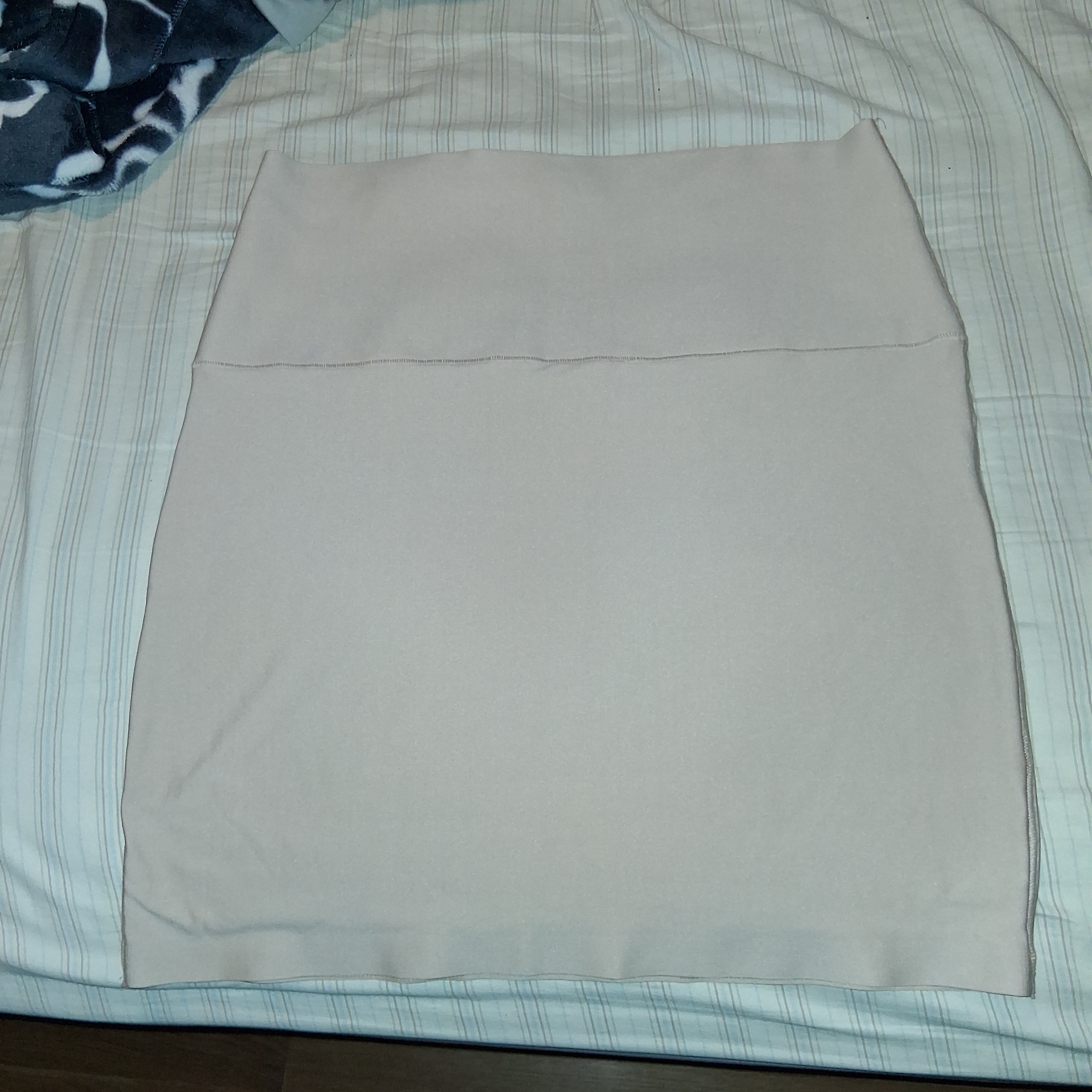 Maidenform Cream Pencil Skirt